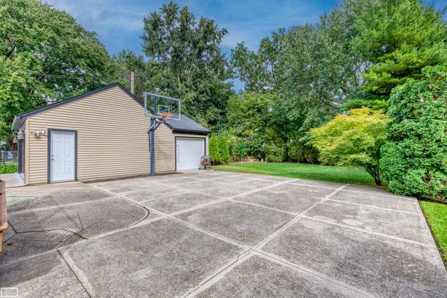 145 Lodewyck Avenue, Mount Clemens, MI 48043