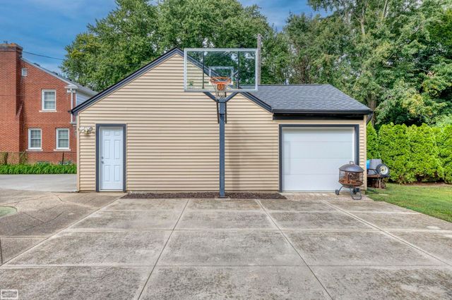 145 Lodewyck Avenue, Mount Clemens, MI 48043