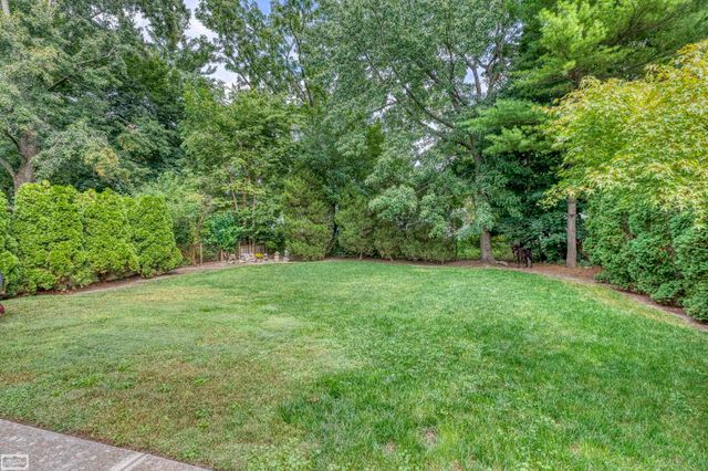 145 Lodewyck Avenue, Mount Clemens, MI 48043