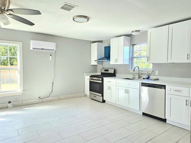 532 Bayshore Drive, La Porte, TX 77571