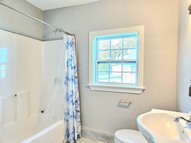 532 Bayshore Drive, La Porte, TX 77571