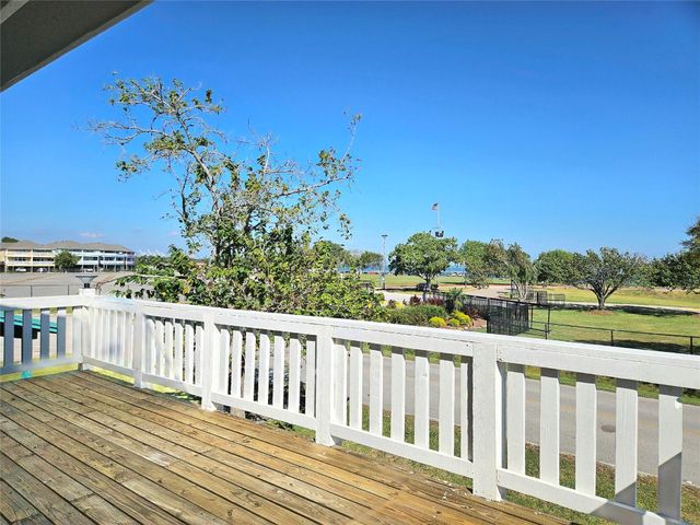 532 Bayshore Drive, La Porte, TX 77571