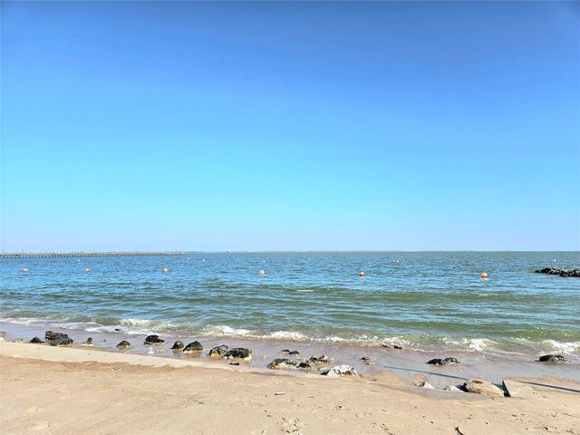 532 Bayshore Drive, La Porte, TX 77571