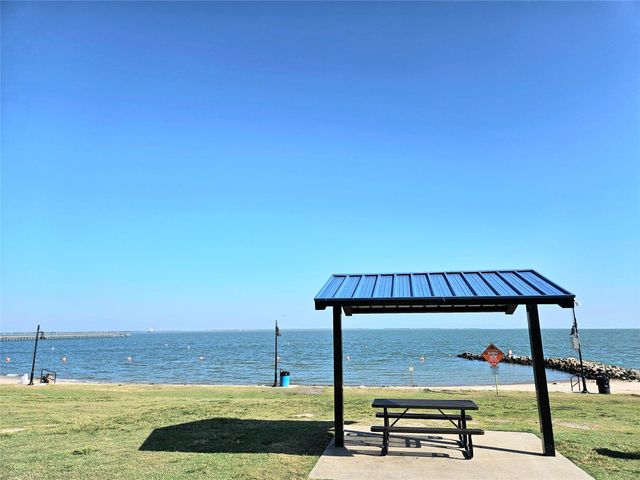 532 Bayshore Drive, La Porte, TX 77571