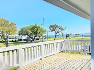 532 Bayshore Drive, La Porte, TX 77571