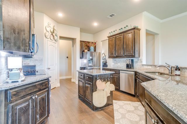 729 Franklin Drive, Joshua, TX 76058