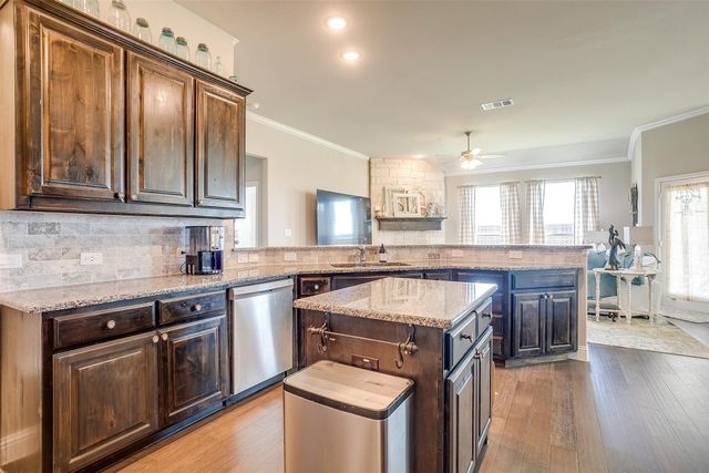 729 Franklin Drive, Joshua, TX 76058