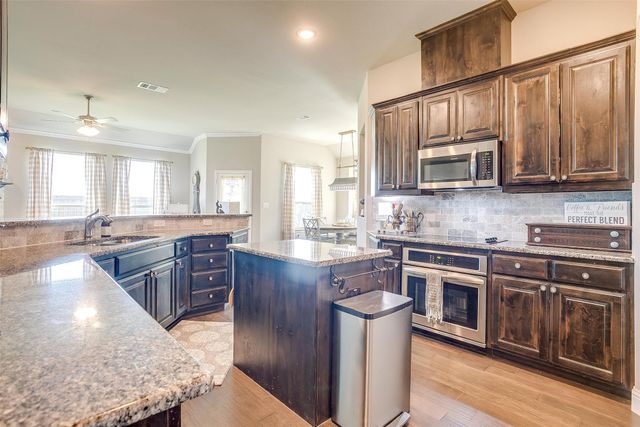 729 Franklin Drive, Joshua, TX 76058