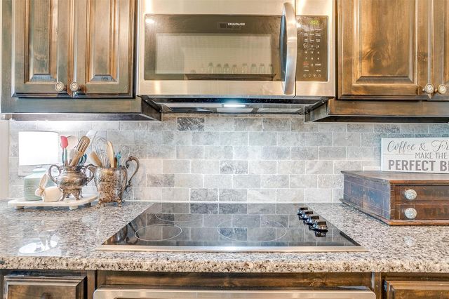 729 Franklin Drive, Joshua, TX 76058