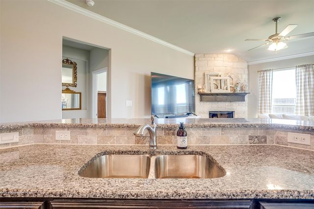 729 Franklin Drive, Joshua, TX 76058