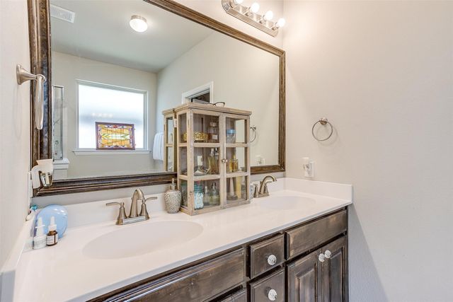 729 Franklin Drive, Joshua, TX 76058