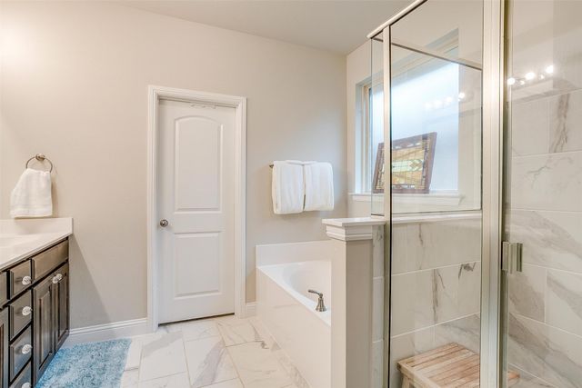 729 Franklin Drive, Joshua, TX 76058