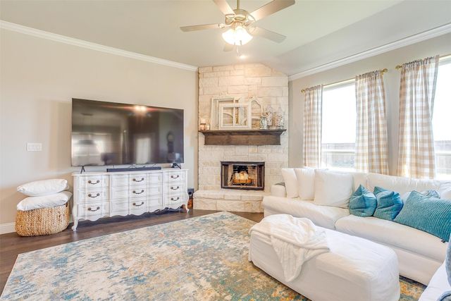 729 Franklin Drive, Joshua, TX 76058