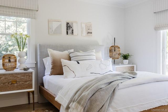 48 Middle Pond Road, Southampton, NY 11968