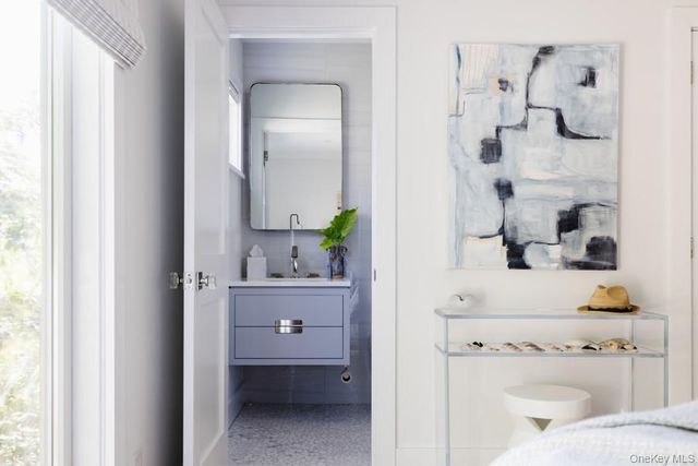 48 Middle Pond Road, Southampton, NY 11968