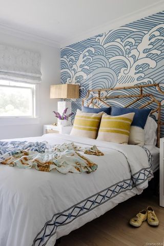 48 Middle Pond Road, Southampton, NY 11968