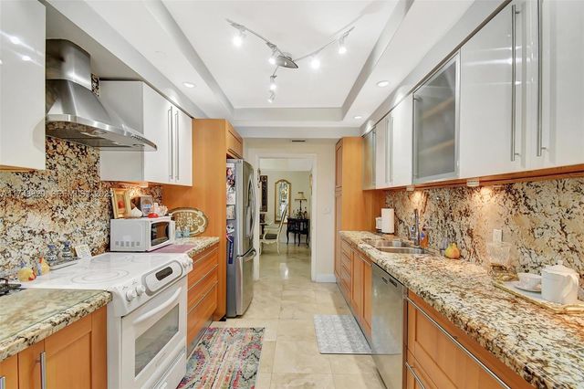 2000 Island Boulevard 410, Aventura, FL 33160