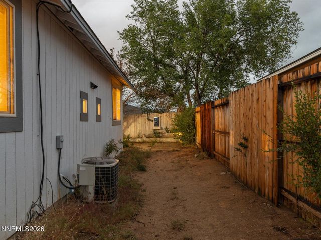 892 Valley Crest Drive, Carson City, NV 89705