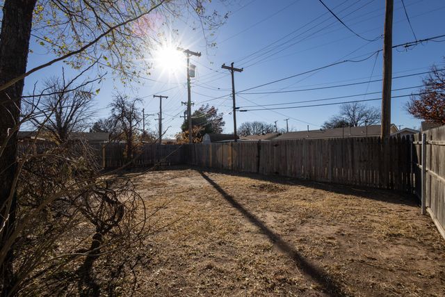 606 Bangor Avenue, Lubbock, TX 79416