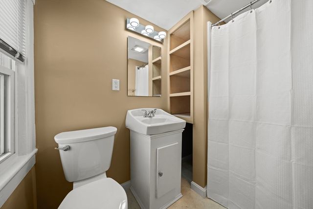 99 Montvale Ave 1, Woburn, MA 01801