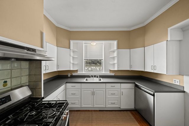 99 Montvale Ave 1, Woburn, MA 01801