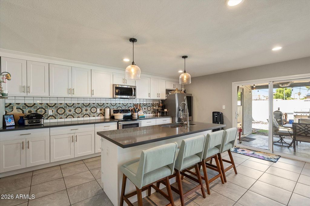 3020 E LARKSPUR Drive, Phoenix, AZ 85032 — photo 2