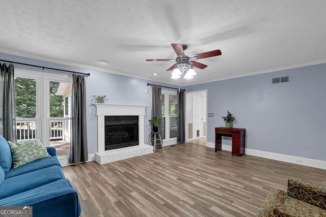 404 Kelly Circle, Woodstock, GA 30188
