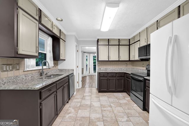 404 Kelly Circle, Woodstock, GA 30188