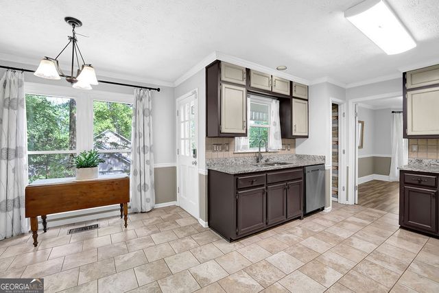 404 Kelly Circle, Woodstock, GA 30188