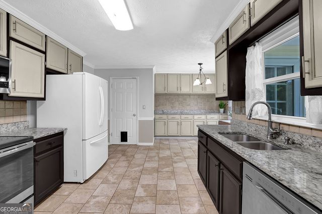 404 Kelly Circle, Woodstock, GA 30188