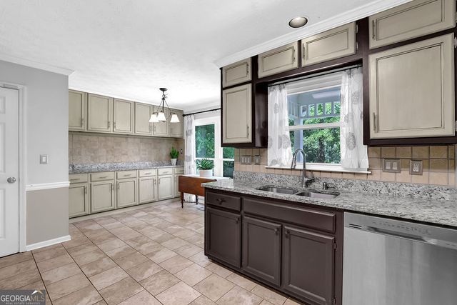 404 Kelly Circle, Woodstock, GA 30188