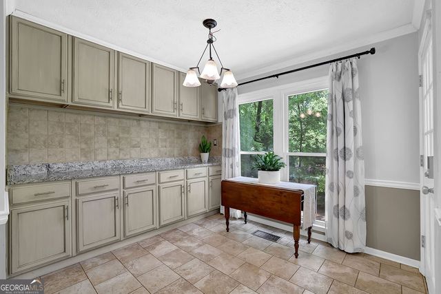 404 Kelly Circle, Woodstock, GA 30188