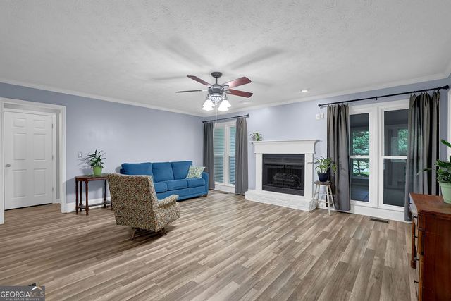 404 Kelly Circle, Woodstock, GA 30188