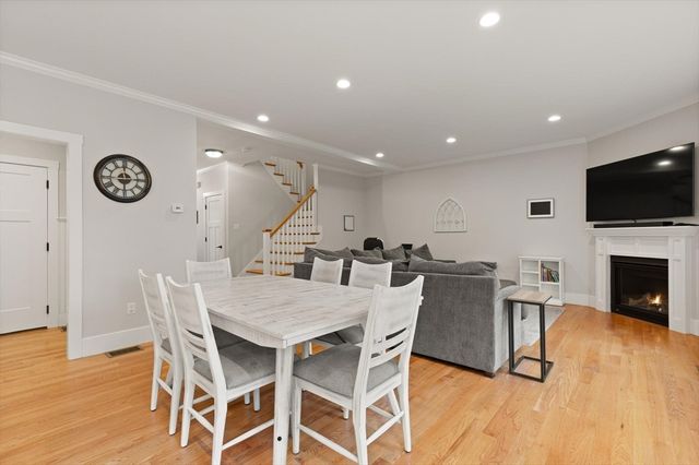 9 Orchard Pl 9, Foxboro, MA 02035