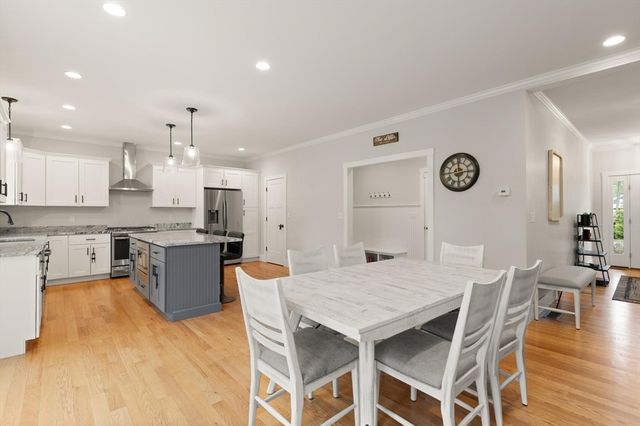 9 Orchard Pl 9, Foxboro, MA 02035