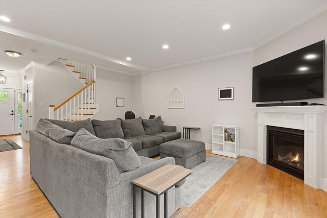9 Orchard Pl 9, Foxboro, MA 02035