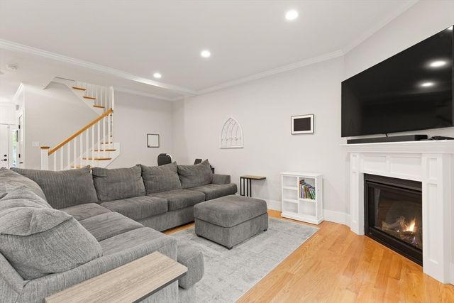 9 Orchard Pl 9, Foxboro, MA 02035