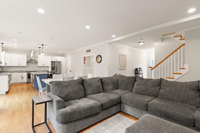 9 Orchard Pl 9, Foxboro, MA 02035