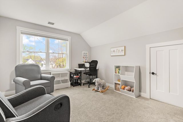 9 Orchard Pl 9, Foxboro, MA 02035