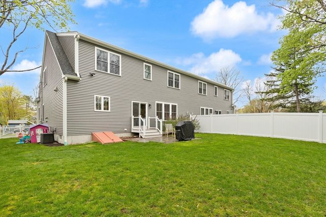 9 Orchard Pl 9, Foxboro, MA 02035