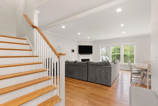 9 Orchard Pl 9, Foxboro, MA 02035