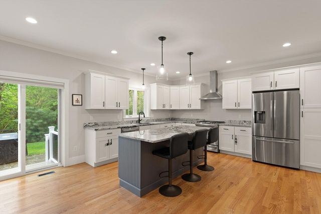 9 Orchard Pl 9, Foxboro, MA 02035