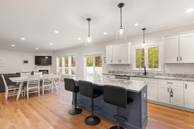 9 Orchard Pl 9, Foxboro, MA 02035