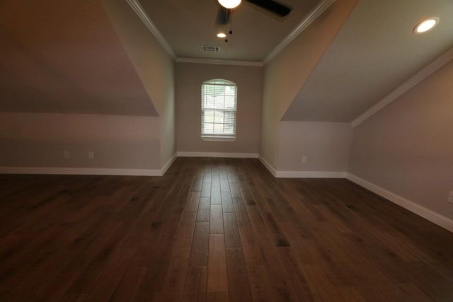 150 Harbour Town Circle, Montgomery, TX 77356