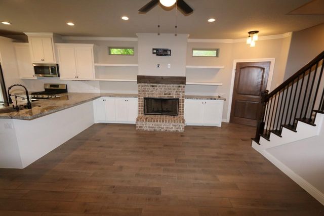 150 Harbour Town Circle, Montgomery, TX 77356