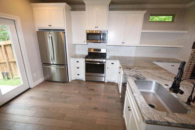 150 Harbour Town Circle, Montgomery, TX 77356