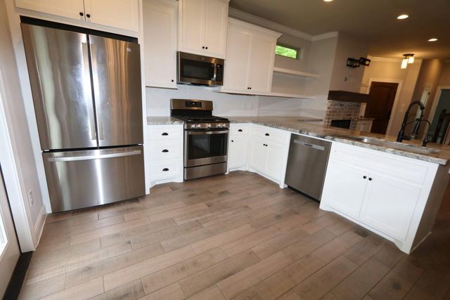 150 Harbour Town Circle, Montgomery, TX 77356