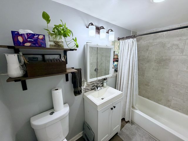 6302 W Holbrook Street G, Chicago, IL 60646
