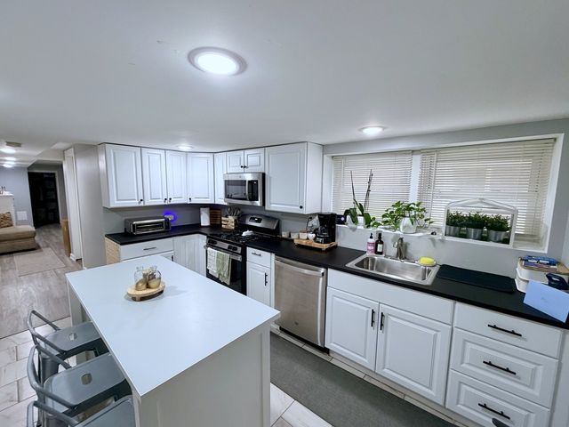 6302 W Holbrook Street G, Chicago, IL 60646