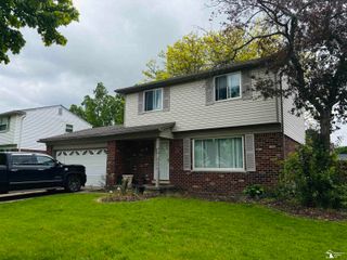 22139 Irongate Street, Woodhaven, MI 48183